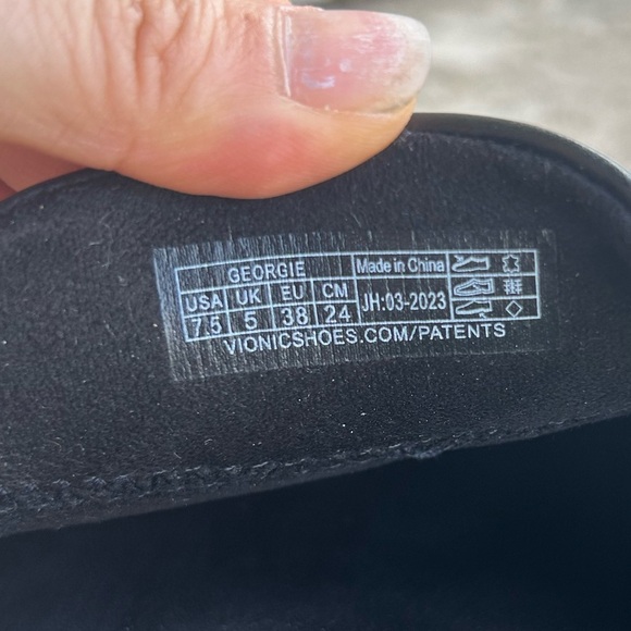 Vionic Georgie Black Nappa leather Mules with Silver Chain Accent Sz-7.5. P - Picture 8 of 9
